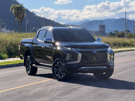 MITSUBISHI L200 TRITON 2.4 16V TURBO DIESEL SPORT HPE-S CD 4P 4X4 AUTOMÁTICO MITSUBISHI L200 TRITON 2.4 16V TURBO DIESEL SPORT HPE-S CD 4P 4X4 AUTOMÁTICO